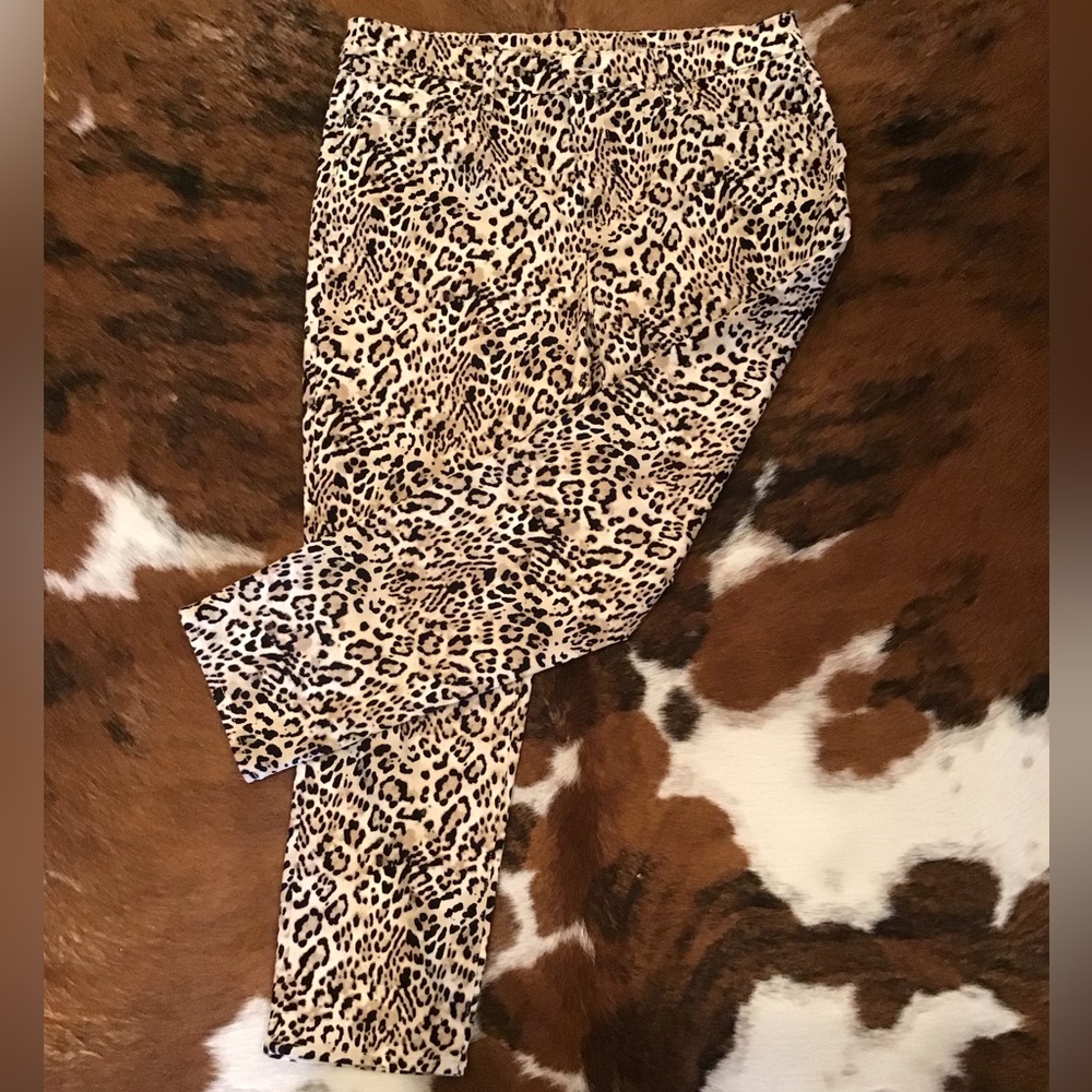 Chico's Girlfriend slim ankle Leopard Print Pants - Black and Tan